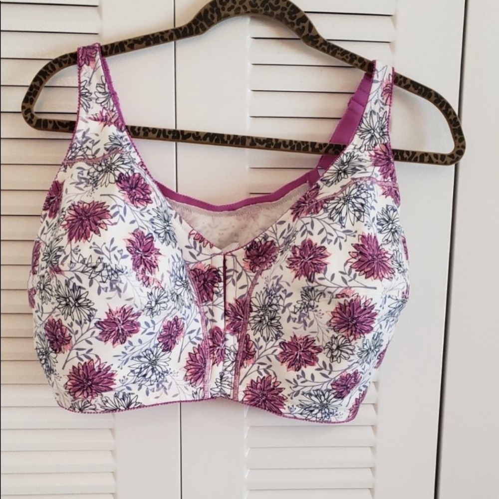 NWOT front closure floral bra